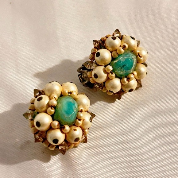 SOLD Vintage HOBE Signed Clip on Earrings Pearl Turquoise - Picture 3 of 4
